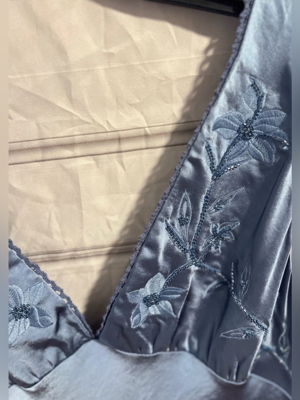 NEW HOUSE OF HARLOW EMBROIDERED SATIN LUXURY DRESS S
🚨NO DISCOUNT ON THIS DRESS - Picture 7 of 8